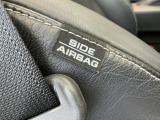 サイドSRSエアバッグ付きです!側方からの衝突の場合に対して作動し、衝撃を和らげてくれます。