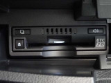 運転席お膝元にETCカード挿入口がございます。