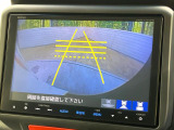 【バックカメラ】駐車時に後方がリアルタイム映像で確認できます。大型商業施設や立体駐車場での駐車時や、夜間のバック時に大活躍!運転スキルに関わらず、今や必須となった装備のひとつです!