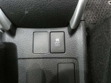 トラクションコントロール装備です。すべりやすい路面での発進時や加速時にタイヤの空転を抑え、駆動力確保に貢献する機能です。詳細は販売店スタッフまでおたずねください。