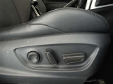 パワーシート搭載。微妙な調整が手軽にでき、ピッタリのポジションで運転することが可能です。