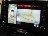 パノラミックビューモニター付きです。車両を上から見たような映像をディスプレイオーディオ画面に表示。運転席からの目視だけでは見にくい、車両周辺の状況をリアルタイムでしっかり確認できます。