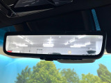 【デジタルインナーミラー】後席の大きな荷物や同乗者で後方が確認しづらい時でも安心!カメラが撮影した車両後方の映像をルームミラー内に表示。クリアな視界で状況の確認が可能です!