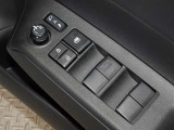 電動格納式ドアミラー・パワーウインドウを装備しています。