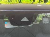 【スマートシティブレーキサポート】低速走行中に前方の車両等を認識し、衝突しそうな時は警報とブレーキで衝突回避と被害軽減をアシスト。より安全にドライブをお楽しみいただけます。