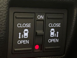 【両側パワースライドドア】スマートキーや運転席のスイッチで後席両側スライドドアの開閉が可能♪電動だから力を入れてドアを開ける必要が無く、小さなお子様でも簡単に開け閉めでき快適です♪