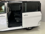 【両側オートスライドドア】子供を乗せたりするのにも隣の車を気にせずストレスフリー★雨の日などはリモコンキーからドアの開閉ができてとても便利な両側オートスライドドア★