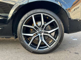 北欧流のラグジュアリーを体現したXC60。伝統的なスカンジナビアン・デザインを継承しながら、躍動感にあふれ優雅な雰囲気を身にまとう、新しい潮流を具現化したスタイリングです。