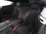 後部座席もあり、4人乗りの設定となっております。