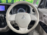 インテリアに合わせたデザインのステアリングは、運転される方のことも考え、運転しやすい形状、大きさです。是非一度、実際に触ってお確かめください。