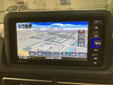 ダイハツ純正ナビゲーションを装備しています☆TVは画像がきれいなフルセグになっていてスマホに入っている音楽もBluetoothで繋いで楽しんでいただけます☆