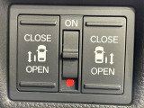 【両側パワースライドドア】スマートキーや運転席のスイッチで後席両側スライドドアの開閉が可能♪電動だから力を入れてドアを開ける必要が無く、小さなお子様でも簡単に開け閉めでき快適です♪