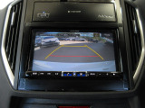 バックカメラの画像です。ガイドラインがスムースな車庫入れをサポートいたします。車庫入れの安心感がアップしますね。