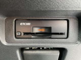 ETCは、高速道路料金所の渋滞を避け、時間と手間を省くことができます。また、料金の支払いや精算の手間が省け、便利で快適なドライブをサポートします