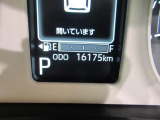 たとえばダイハツのお店にある、たくさんのスマアシ搭載車は、正常に作動する事をしっかり確認します。