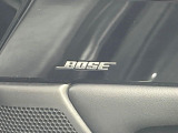 【BOSEサウンドシステム】メーカーオプションの高品位サウンドシステムを搭載。専用のチューニングが施された大小様々なスピーカーから良質なサウンドが奏でられ、臨場感あふれる音響空間を演出します。