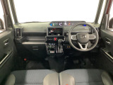 【インパネ】運転のしやすさを最優先に設計された見晴らしの良いフロントビュー。車両間隔が掴みやすく狭い道でも安心♪「安全」と「品質」を最優先に、安心してお乗りいただけるクルマを提供いたします。