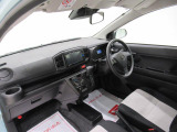 ダイハツのお店では、ダイハツ車を知り尽くしたプロフェッショナルが、専用の診断機器を使って各システムを点検しております。