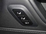 運転席のパワーシートは2名様分までメモリー機能付きです。