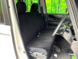 運転席まわりには十分なスペースがあり、大柄な方でもゆったり運転していただける環境です。