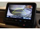 バックカメラが装備されており、後方の安全確認はもちろんのこと狭い場所での駐車や雨の日・夜間など視界の悪いコンディションでのストレスの軽減にもなります!