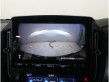 ■人気のフロントビューモニター装備。フロントグリルのカメラ映像をマルチファンクションディスプレイに表示。自車の前方の様子が確認可能です。見通しの悪い交差点や駐車・発進時などの前方確認をサポートします。