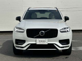 北欧流のラグジュアリーを体現したXC90。伝統的なスカンジナビアン・デザインを継承しながら、躍動感にあふれ優雅な雰囲気を身にまとう、新しい潮流を具現化したスタイリングです。