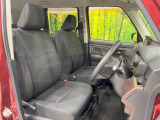 運転席シート廻りは使用感も少なく、良好な状態となっています。前オーナー様が丁寧に使っていたことがよくわかりますね。