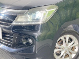 【HIDヘッドライト】非常に明るく前方を照らしてくれるので、悪天候や夜間の走行時も視界良好で安心してお乗りいただけます。
