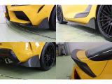 軽量・強靭なリアルカーボンが生み出す洗練されたスタイルと車の性能を高めるフロントスポイラー、サイドスカート、サイドドアガーニッシュ、リヤサイドスポイラー、そしてトランクスポイラーを装着しています。