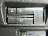 両側電動スライドドアスイッチやアイドリングストップスイッチなどが運転席右前部に装備されています。