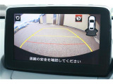 バックモニター付ですので、車庫入れも駐車もラクラクです。