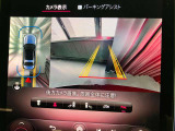 狭い駐車場や取り回しも余裕。360度カメラが車両周囲をリアルに映し出し、まるで上空から見ているかのような安心感とスムーズな操作性を実現します。