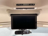 後席モニター付き。