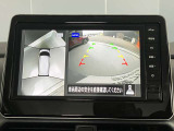 前後左右4つのカメラで、上から見たような映像をお届け、駐車時も安心、アラウンドビューモニター付(肉眼では確認し辛い左前の映像に切り替えることも可能です)。