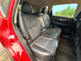 後部座席も気になるようなキズ・汚れやへたり等、大きなダメージはなく、良好な状態です。