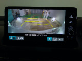 バックカメラの画像です。ガイドラインがスムースな車庫入れをサポートいたします。車庫入れの安心感がアップしますね。