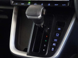 電動パーキングブレーキ・ブレーキホールドを装備してます。ホールド機能は信号待ちが多い一般道で疲労軽減になり、大好評です!