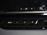 運転席には体格に合わせて最適なドライビングポジションをメモリーする機能があります。