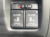 【両側パワースライドドア】スマートキーや運転席のスイッチで後席両側スライドドアの開閉が可能♪電動だから力を入れてドアを開ける必要が無く、小さなお子様でも簡単に開け閉めでき快適です♪