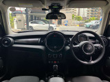 弊社お客様より頂いた下取車やデモカーが在庫の殆どを占めています。車の経歴や整備記録が分かり、ご安心してお車をお選び頂ける正規ディーラーならではのラインナップでございます。