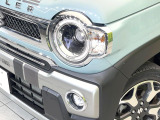 【LEDヘッドライト】悪天候や夜間走行時も良好な視界を確保し安心して運転できる高輝度LEDヘッドライトを装備!点灯速度が早く、消費電力も抑えられています。