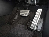 &ldquo;F SPORT&rdquo;専用アルミ製スポーツペダル&フットレスト