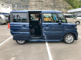 両側スライドドアなので、狭い駐車場でも乗り降りもラクラク♪