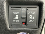 狭い所でも乗り降り楽々な両側電動スライドドアです!簡単にドアの開閉が出来る為女性やお年寄りにも優しく、荷物で手が塞がった時なども大変便利です!