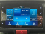 【ディスプレイオーディオ】 ラジオの視聴やBluetooth接続による音楽鑑賞やハンズフリー通話、バックアイカメラ表示などの多彩な機能が利用できます。