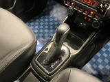 【フロアシフト】シンプルで操作性に優れたフロアシフト。