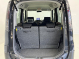 普段のお買い物や通勤、送迎等に十分な荷室スペースを確保しております。セカンドシートを倒すと、大きな荷物の積載も可能です♪