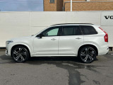 北欧流のラグジュアリーを体現したXC90。伝統的なスカンジナビアン・デザインを継承しながら、躍動感にあふれ優雅な雰囲気を身にまとう、新しい潮流を具現化したスタイリングです。