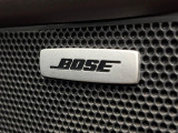 【BOSEサウンドシステム】メーカーオプションの高品位サウンドシステムを搭載。専用のチューニングが施された大小様々なスピーカーから良質なサウンドが奏でられ、臨場感あふれる音響空間を演出します。